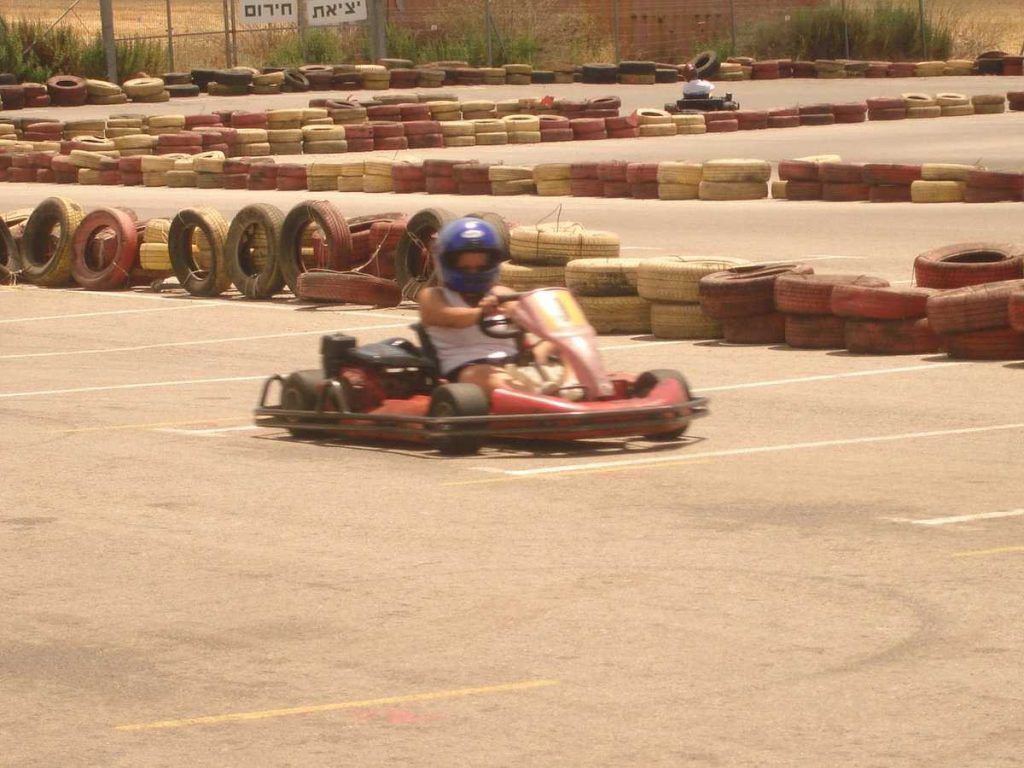 Karting, piste, pneus, personne, casque, vitesse