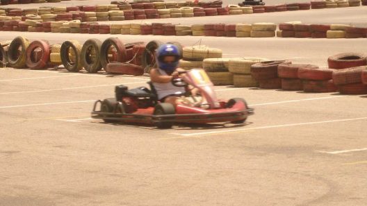 Karting, piste, pneus, personne, casque, vitesse